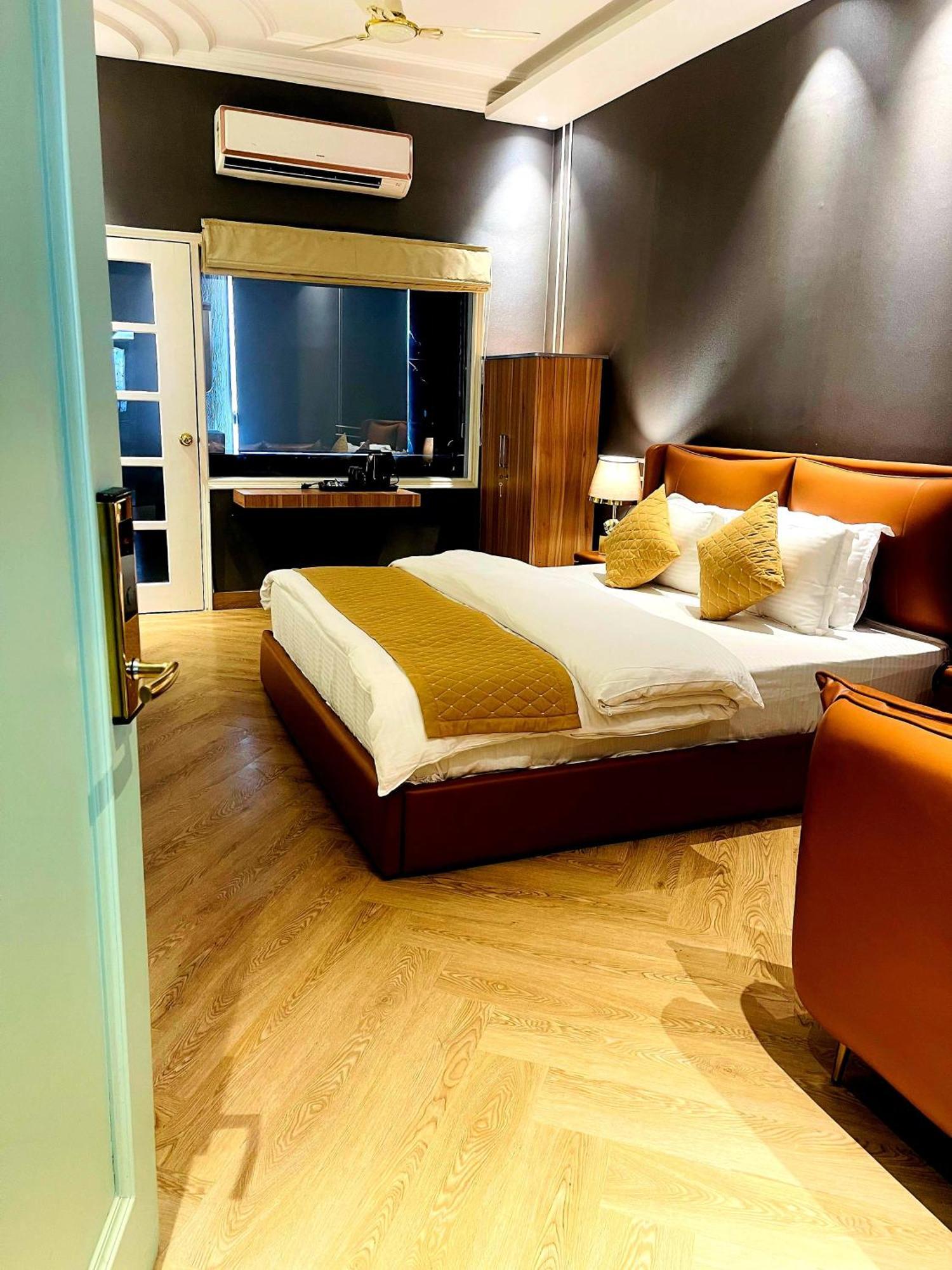 Victorian Elegance Luxury Stays Amritsar Buitenkant foto